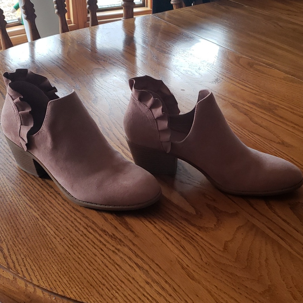 Boots - Picture 2 of 4